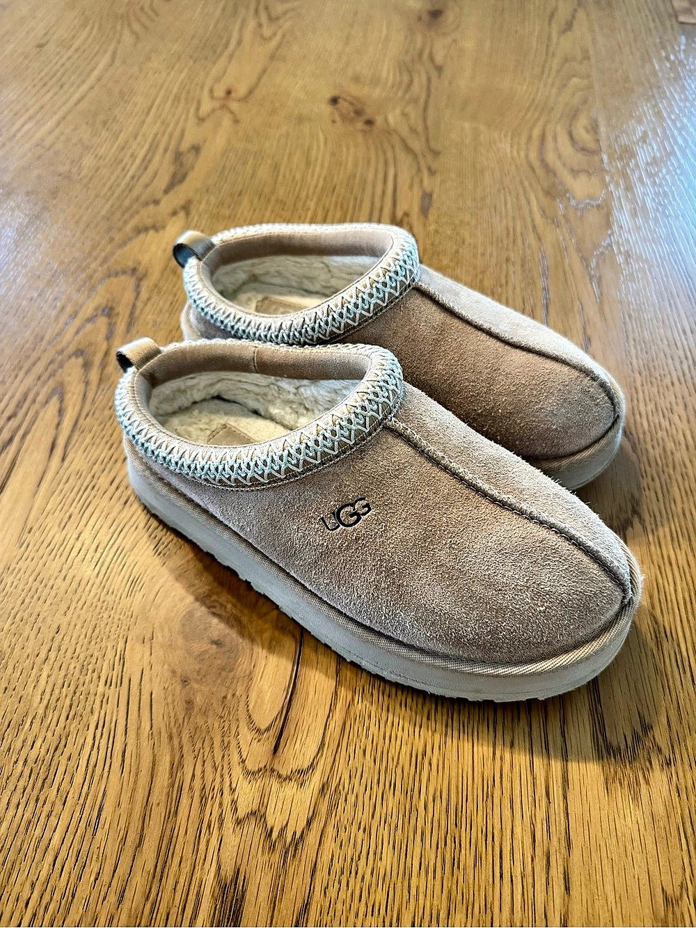 Kids size 3K Ugg Tazz slippers